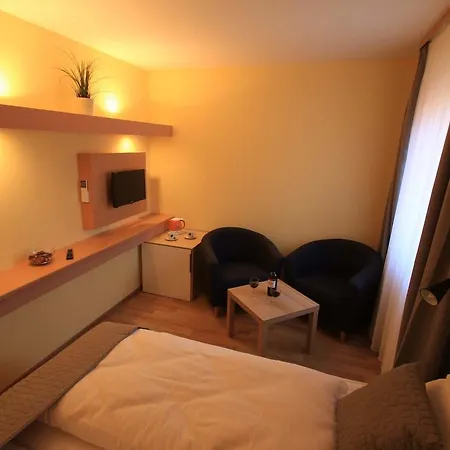 U Admirala كلادنو